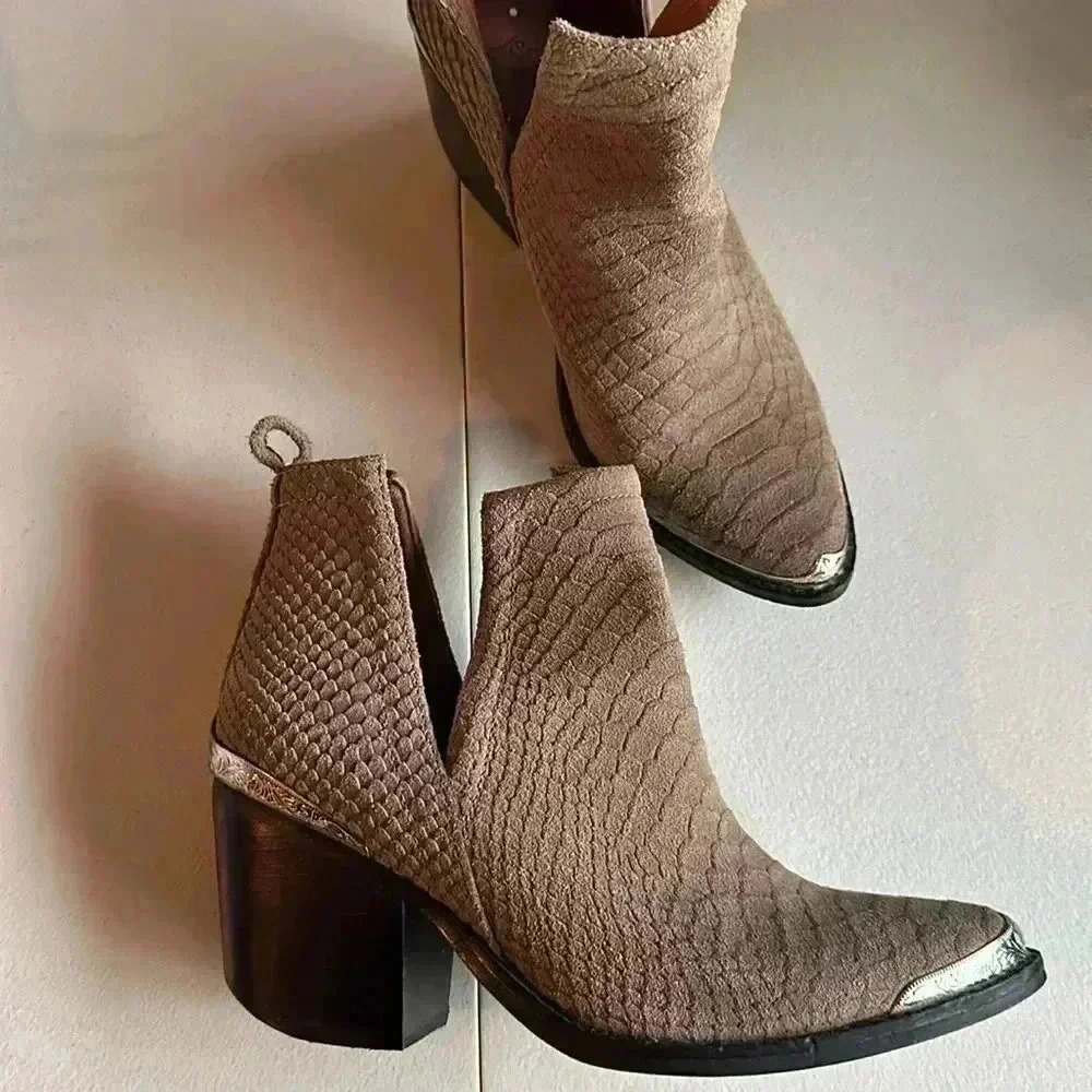 Jeffrey Campbell - Picture 3 of 10